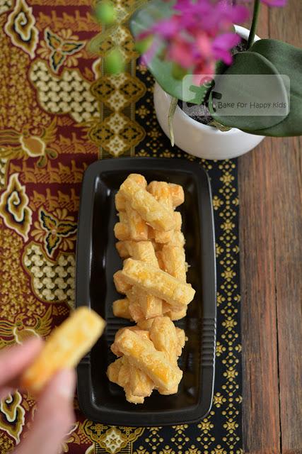 Kastengels Indonesian Cheese Cookies