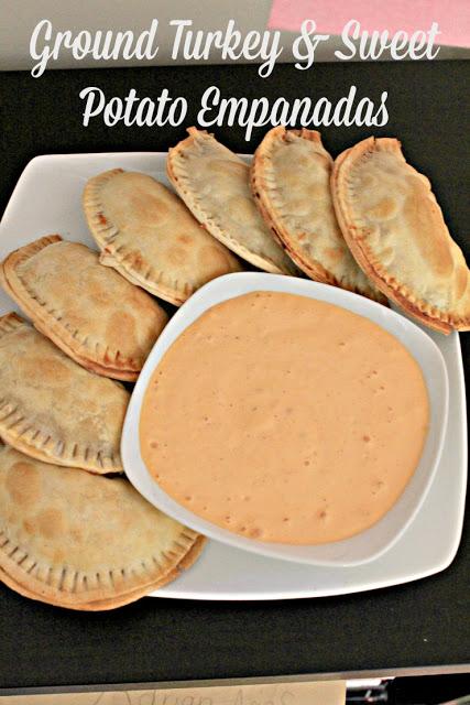 These baked ground turkey and sweet potatoes empanadas are the perfect recipe for gameday food, March Madness parties, Superbowl food, or easy meals for a crowd. Served with a roasted red pepper aioli, they are also an easy appetizer for parties!