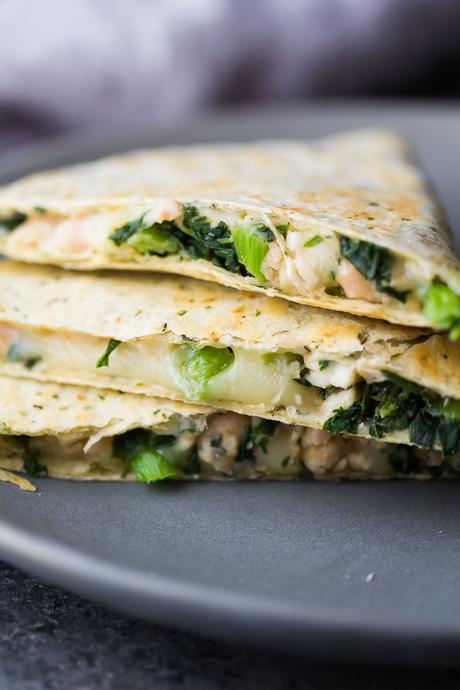 These Smashed White Bean & Spinach Quesadillas (Freezer Friendly) are a great healthy meal prep work lunch option that will actually keep you full!