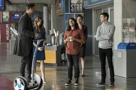 Let’s Talk About That Loft In The Flash’s Mid-Season Premiere