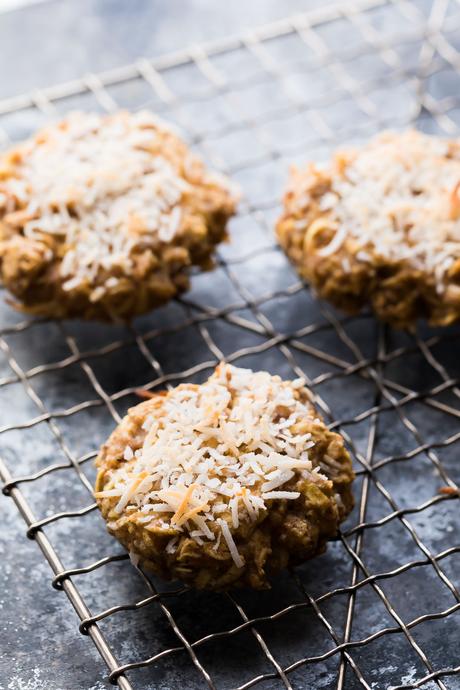 These Healthy Apple Almond Butter Snack Cookies are the perfect healthier snack to satisfy your sweet tooth! Perfect in a packed lunch.