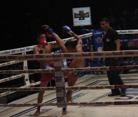 DAILY PHOTO: Rangsit Fight Night Takedowns