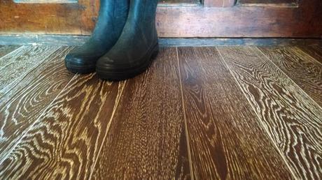 Brushed Wooden Floors: What is it? Cаrе аnd Mаіntеnаnсе оf Wіrе Bruѕhеd Hаrdwооd