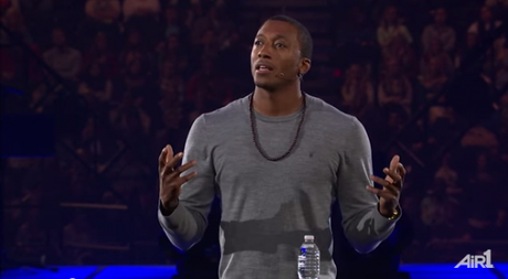 Lecrae Reveals Why He Doesn’t Show Off His Kids On Social Media Lecrae Reveals Why He Doesn’t Show Off His Kids On Social Media