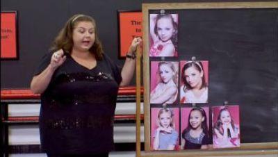 Dance Moms: Holy Moly, Chloe! It Was Starbound To Happen Sooner Or Later. But Can You Really Go Home Again? 687474703a2f2f696d61676573322e77696b69612e6e6f636f6f6b69652e6e65742f5f5f636232303133303430313134323734362f64616e63656d6f6d732f696d616765732f662f66652f5330312d4530315f30342d34322e6a7067