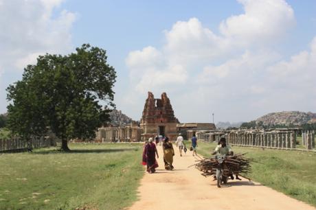 DAILY PHOTO: The Walk to Vitthala Temple