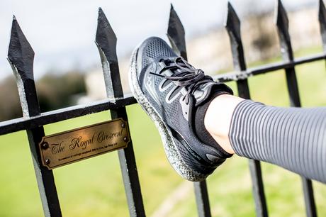5 POST-RUN STRETCHES! Fitness On Toast Faya Blog Girl Healthy Workout Saucony Stretches Stretching Warm Down Shoes-5
