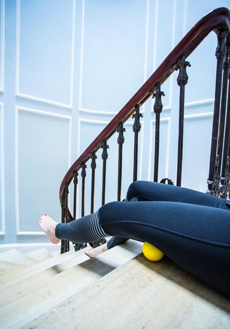 5 POST-RUN STRETCHES! Fitness On Toast Faya Blog Girl Healthy Workout Saucony Stretches Stretching Warm Down Shoes-12