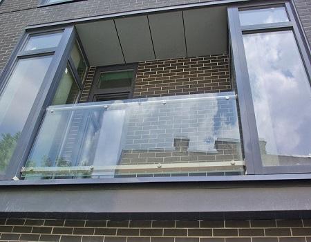 Get A Trendy Look for Your Balcony with Glass Balustrades