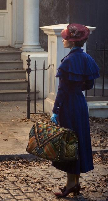 First Look: Emily Blunt as Mary Poppins!