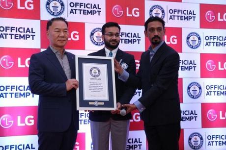 Witnessing the LG #KarSalaam Guinness World Record Witnessing the LG #KarSalaam Guinness World Record