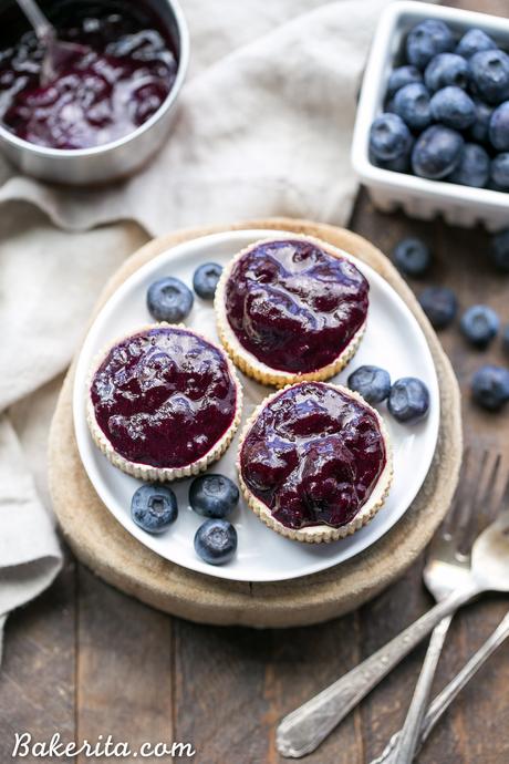 Vanilla Bean Greek Yogurt Cheesecakes with Blueberry Compote (Gluten Free + Refined Sugar Free) These Vanilla Bean Greek Yogurt Cheesecakes with Blueberry Compote are lightened up, but they're just as creamy and flavorful as traditional full-fat cheesecake. The easy blueberry compote takes this gluten free and refined sugar free dessert over the top!