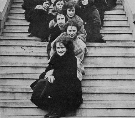 college-girl-hairstyles---Mary-Baldwin-College-1920 college-girl-hairstyles---Mary-Baldwin-College-1920