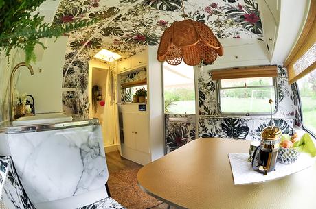 You Will Never Believe this Caravan Transformation! Glamorous, trendy and visually stunning are not words you hear too often in the caravan world. But along came ‘Brigitte’ – the glamavan who now calls St Tropez her home. Bought for £250 from eBay and transformed into a bohemian paradise by her owner, interior designer and blogger, Jane Ashton.