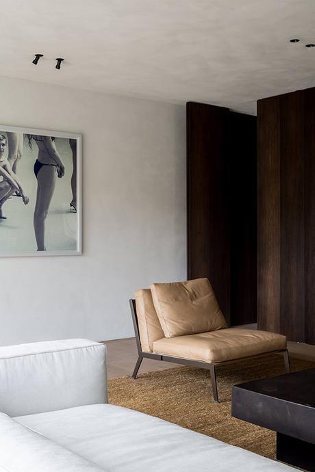 Neutral shaded interiors with impressive art Neutral shaded living room with impressive art via Cafeine