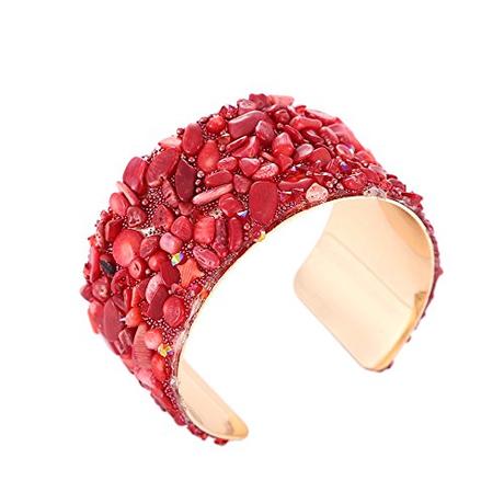 An evergreen stone bracelet