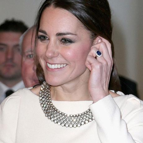 Kate-Middleton-Sapphire-Engagement-Ring Kate-Middleton-Sapphire-Engagement-Ring