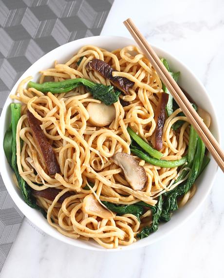 Long Life Noodles. Longevity Noodles, Yi Mein, 伊面, Vegetarian Long Life Noodles