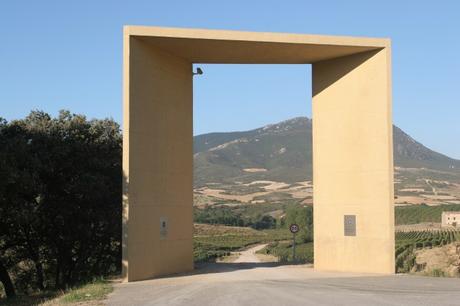 The Hedonistic Taster | № 14 | Arínzano – Navarra, ES The Hedonistic Taster | № 14 | Arínzano – Navarra, ES