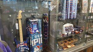Check Out The Park at Wrigley’s New Cubs Merch Store new cubs store