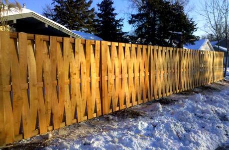25+ Ideas for Decorating your Garden Fence (DIY)