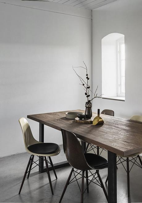 The poetry of monastic dining rooms Minimalistic understated dining room | Residence
