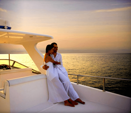 Modern Meets Tradition: Dhow Cruise Dubai, United Arab Emirates Modern Meets Tradition: Dhow Cruise Dubai, United Arab Emirates