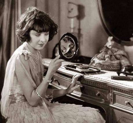 Colleen-Moore-at-her-vanity-table-1926 Colleen-Moore-at-her-vanity-table-1926