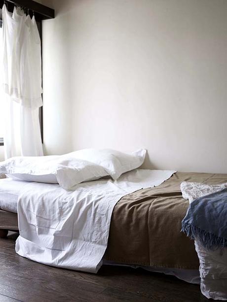 Cozy bedrooms with a rustic vibe Debi Treloar
