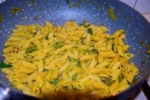 Pasta asparagi e gamberetti che bontà! Pasta with asparagus and shrimps Pasta asparagi e gamberetti che bontà! Pasta with asparagus and shrimps
