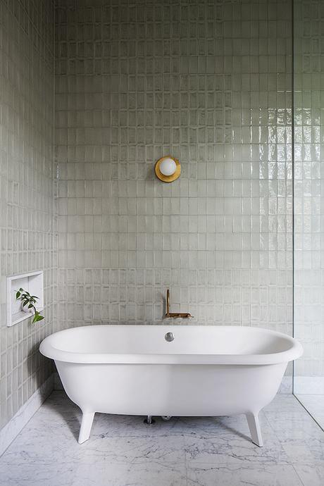 Two freestanding bathtubs to steal your heart Two freestanding bathtubs to steal your heart
