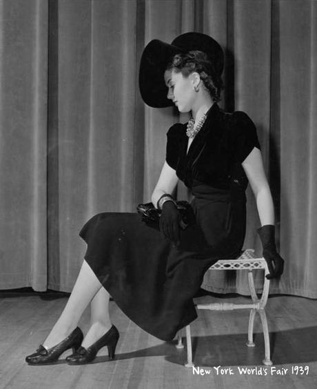 1940s-Fashion-Forecast---dresses 1940s-Fashion-Forecast---dresses-2