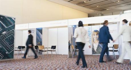 Don’t Miss These 4 Types of Essential Tradeshow Signage Businesspeople at exhibition