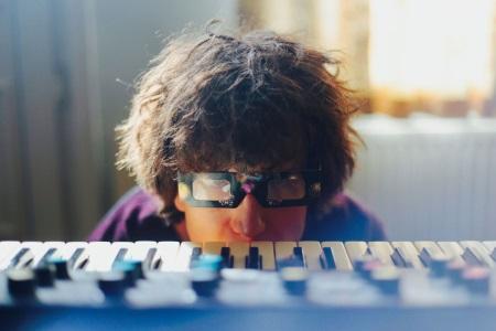 HCTF premiere: Tiny Eyes - Golden Thread from Falling EP HCTF premiere: Tiny Eyes - Golden Thread from Falling EP