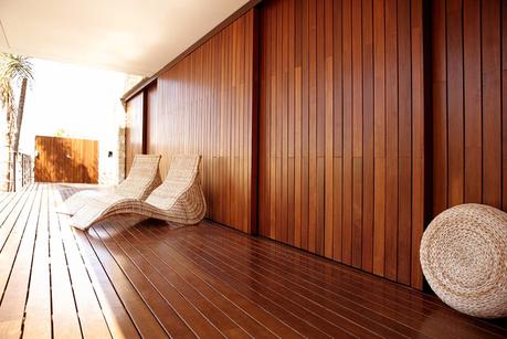 How to clean a wooden deck using a power washer: The dos and don’ts deck