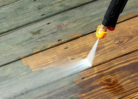 How to clean a wooden deck using a power washer: The dos and don’ts power washer