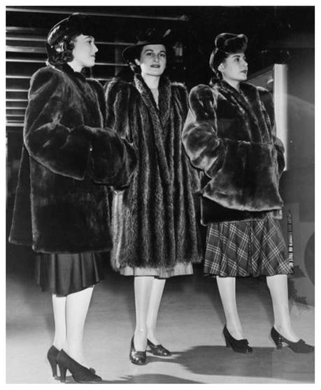 1940s-Fashion-Forecast---Coats---New-York-Worlds-Fair-1939d 1940s-Fashion-Forecast---Coats---New-York-Worlds-Fair-1939d