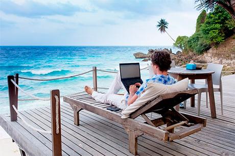 7 Jobs That Pay When You Travel