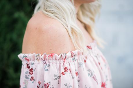 Blush florals are perfect for spring or summer. Feminine, dainty, and perfect for those warm summer days and nights. 