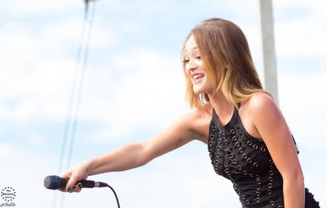 Kira Isabella and JoJo Mason at Mohawk Racetrack Kira Isabella and JoJo Mason at Mohawk Racetrack