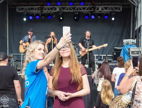 Kira Isabella and JoJo Mason at Mohawk Racetrack Kira Isabella and JoJo Mason at Mohawk Racetrack