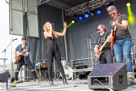 Kira Isabella and JoJo Mason at Mohawk Racetrack Kira Isabella and JoJo Mason at Mohawk Racetrack