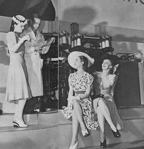 New-York-Worlds-Fair-exhibit-of-Nylon-stockings-1939 New-York-Worlds-Fair-exhibit-of-Nylon-stockings-1939
