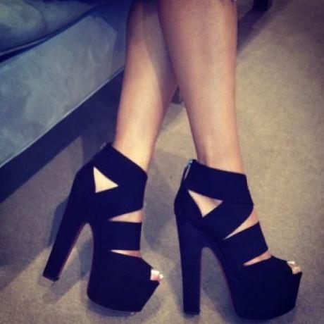 Strong Women Wear Their Pain Like Stilettos So, All You See Is The Beauty Of It!! Strong Women Wear Their Pain Like Stilettos So, All You See Is The Beauty Of It!!