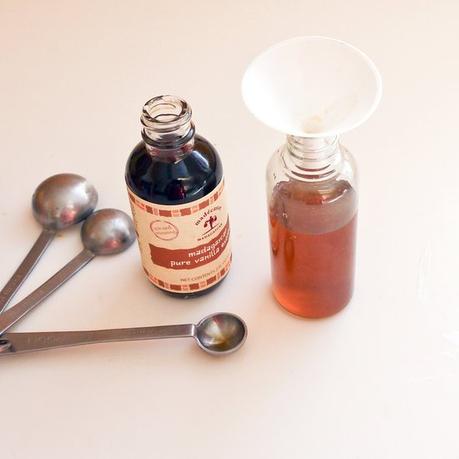 Here’s A “Scent-sational” DIY All-Natural Bug Spray To Keep Those Pesky Mosquitoes Away! Here’s A “Scent-sational” DIY All-Natural Bug Spray To Keep Those Pesky Mosquitoes Away!
