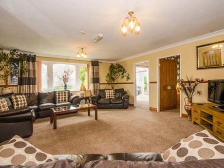 Beach Bungalow Kinmel, Bay near Rhyl, North Wales & Snowdonia Beach Bungalow Kinmel, Bay near Rhyl, North Wales & Snowdonia