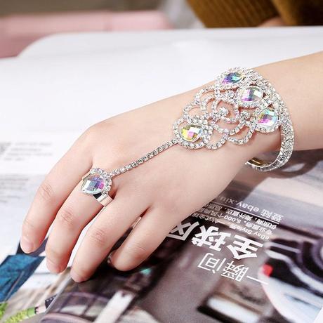 Reflect Elegant Style with Choice of Your Gift Reflect Elegant Style with Choice of Your Gift