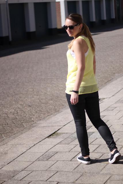Outfit: Yellow