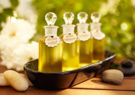 oils moisturize skin