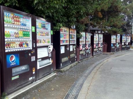 An Ignoramus in Japan: Vending Machines